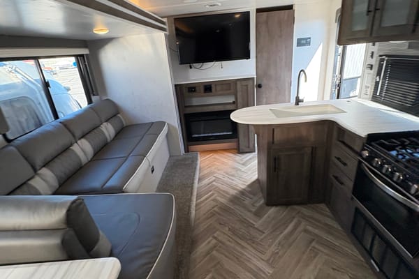 TKG Forest River Wildwood 273QBXL Travel Trailer