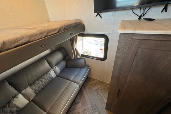 TKG Forest River Wildwood 273QBXL Travel Trailer