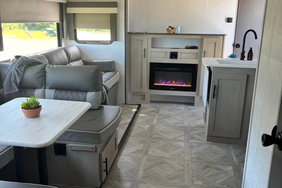 2024 Wildwood X-Lite - Family Friendly Bunkhouse Adventure!