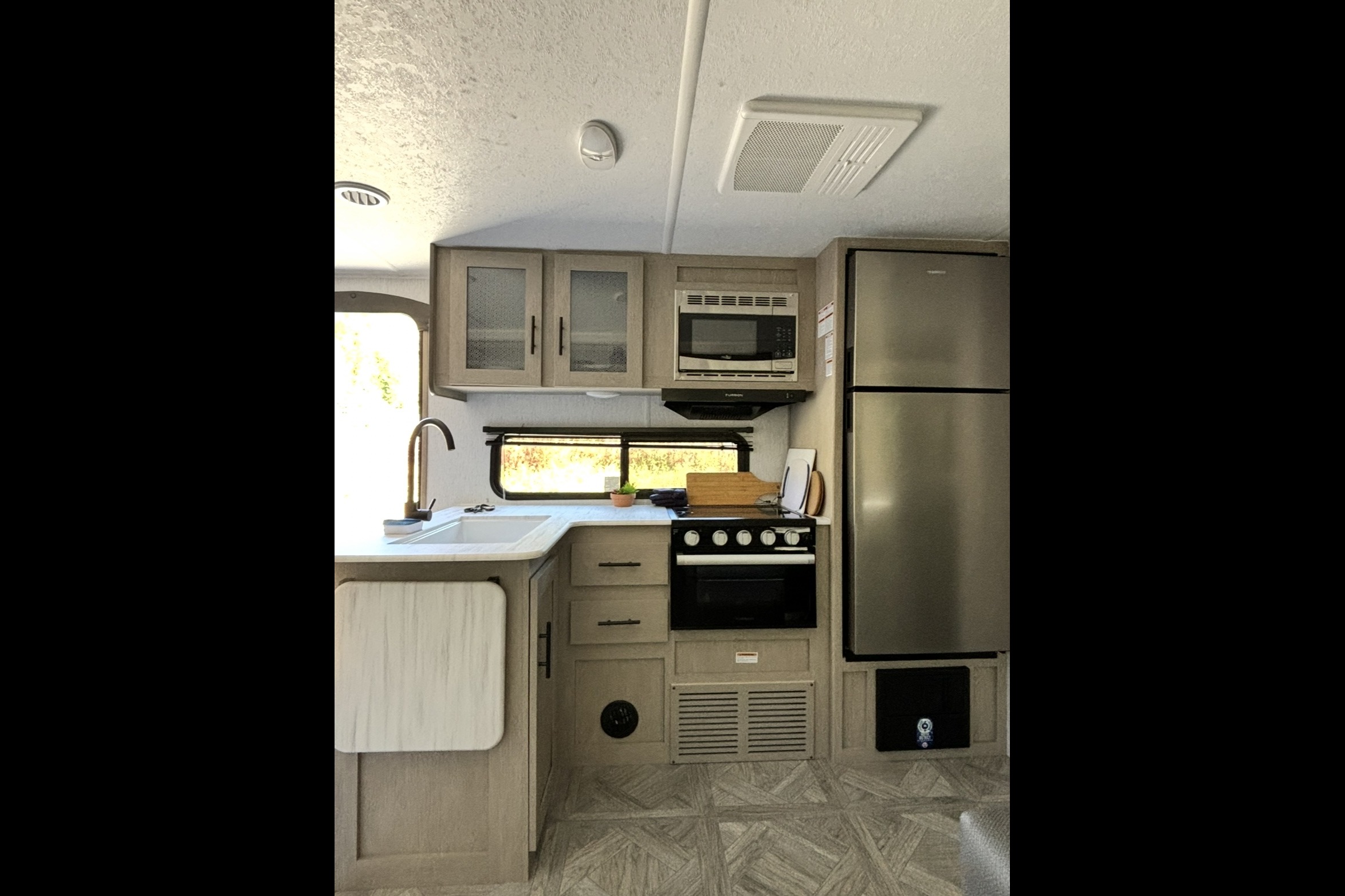 2024 Wildwood X-Lite - Family Friendly Bunkhouse Adventure!