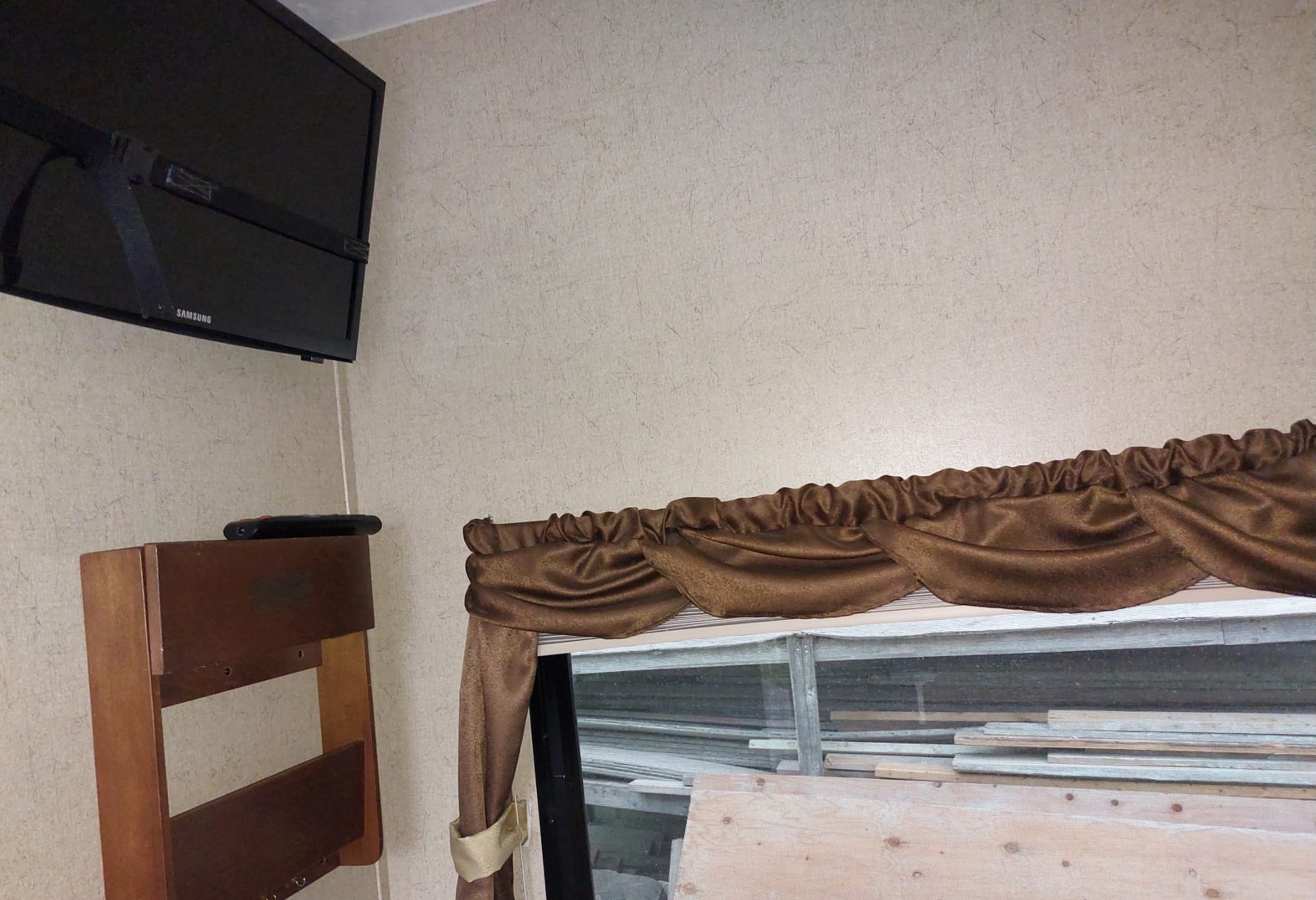 Raymond 's Coachmen Freedom Express Travel Trailer