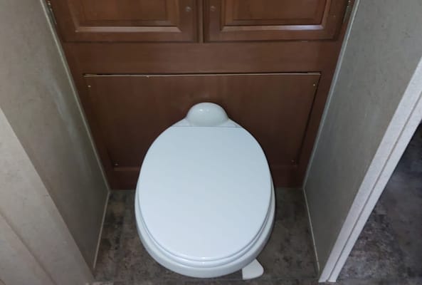 Raymond 's Coachmen Freedom Express Travel Trailer
