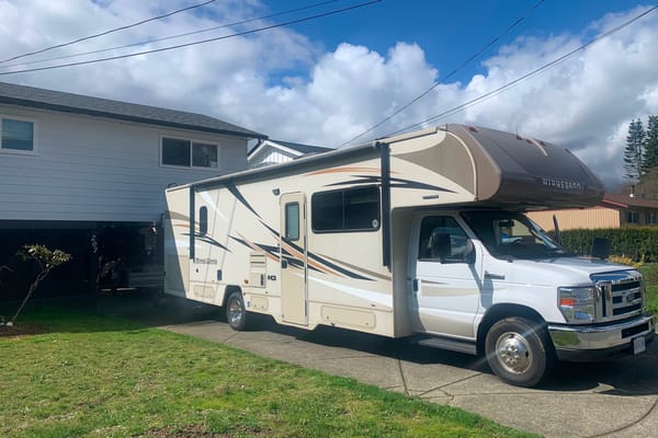 Ian 's Winnebago Mini winnie Class C with( bunk beds )