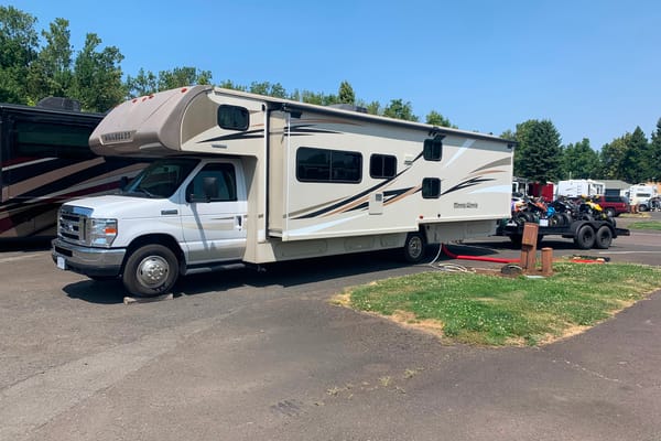 Ian 's Winnebago Mini winnie Class C with( bunk beds )