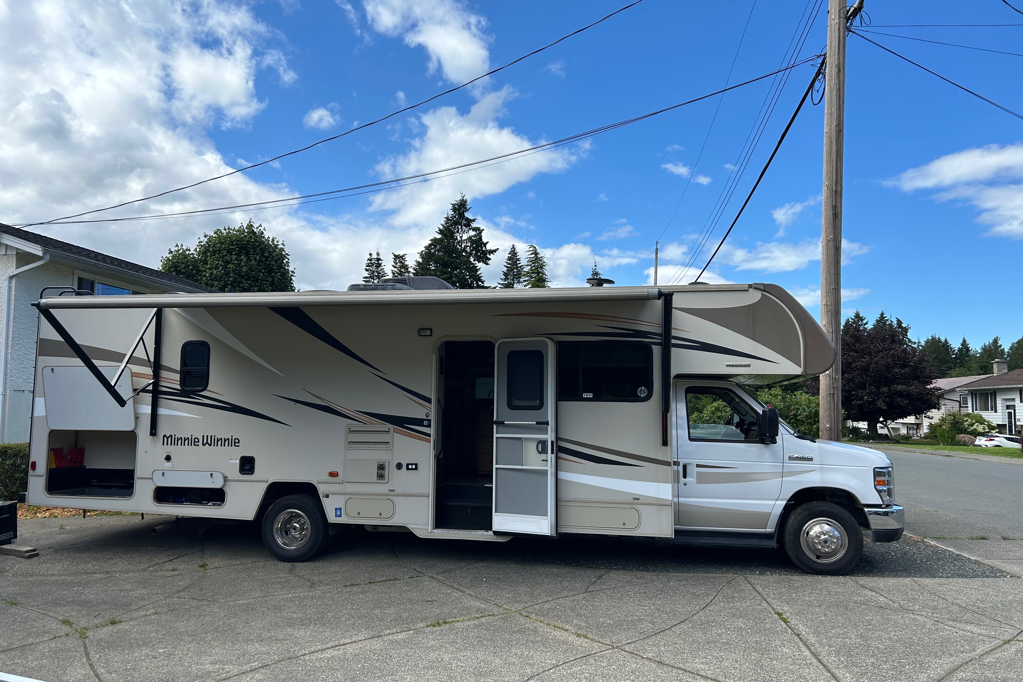 Ian 's Winnebago Mini winnie Class C with( bunk beds ) 