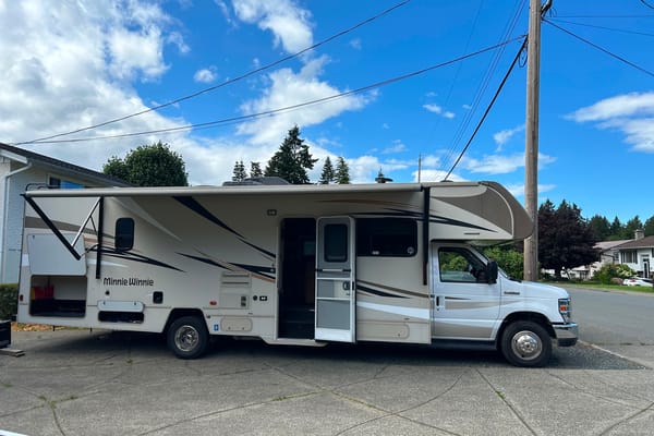 Ian 's Winnebago Mini winnie Class C with( bunk beds )