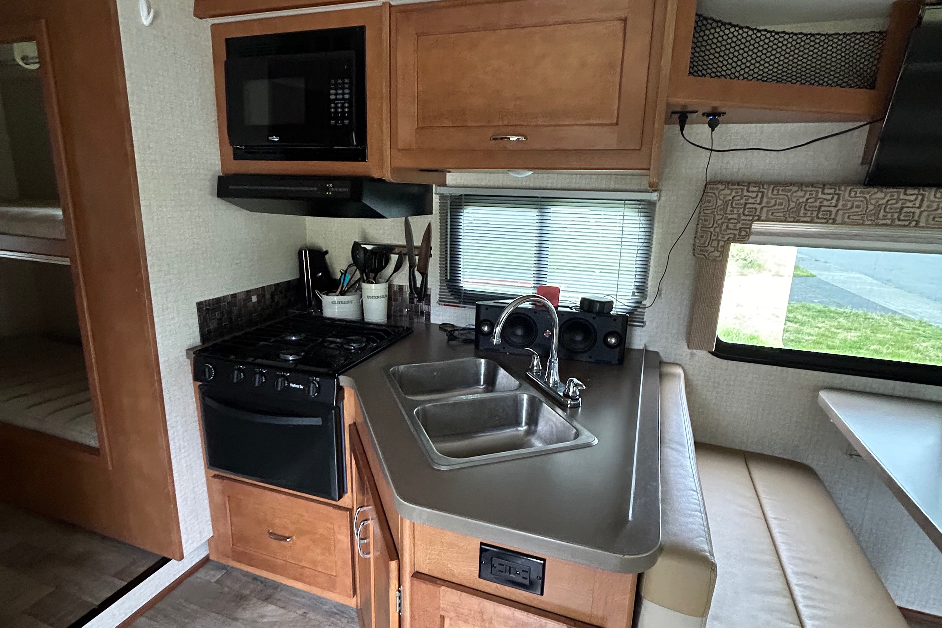 Ian 's Winnebago Mini winnie Class C with( bunk beds ) 
