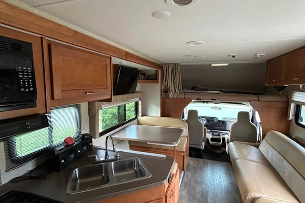 Ian 's Winnebago Mini winnie Class C with( bunk beds )