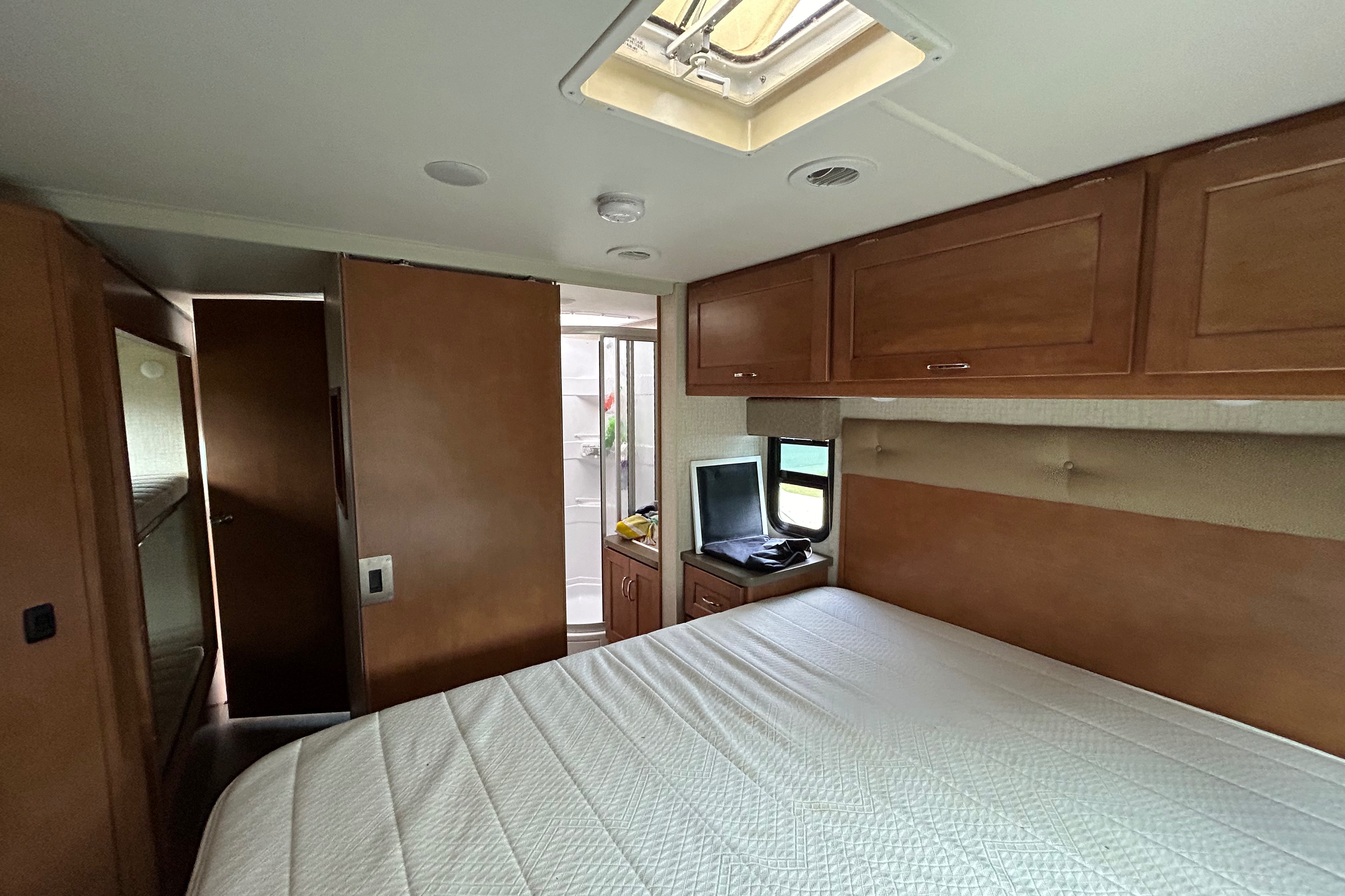 Ian 's Winnebago Mini winnie Class C with( bunk beds ) 