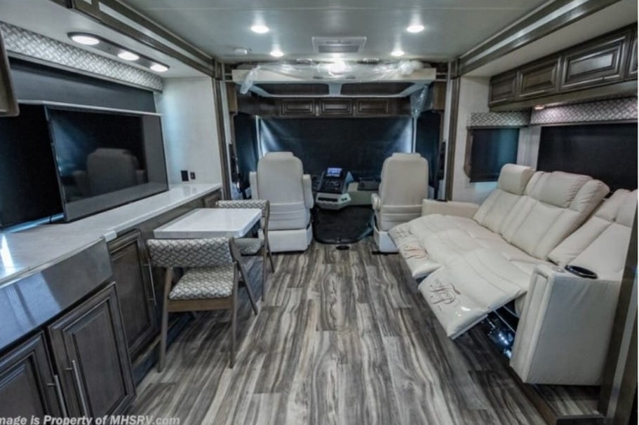 CONVENIENT & EASY TO DRIVE Forest River Georgetown GT7 32J7 Class A