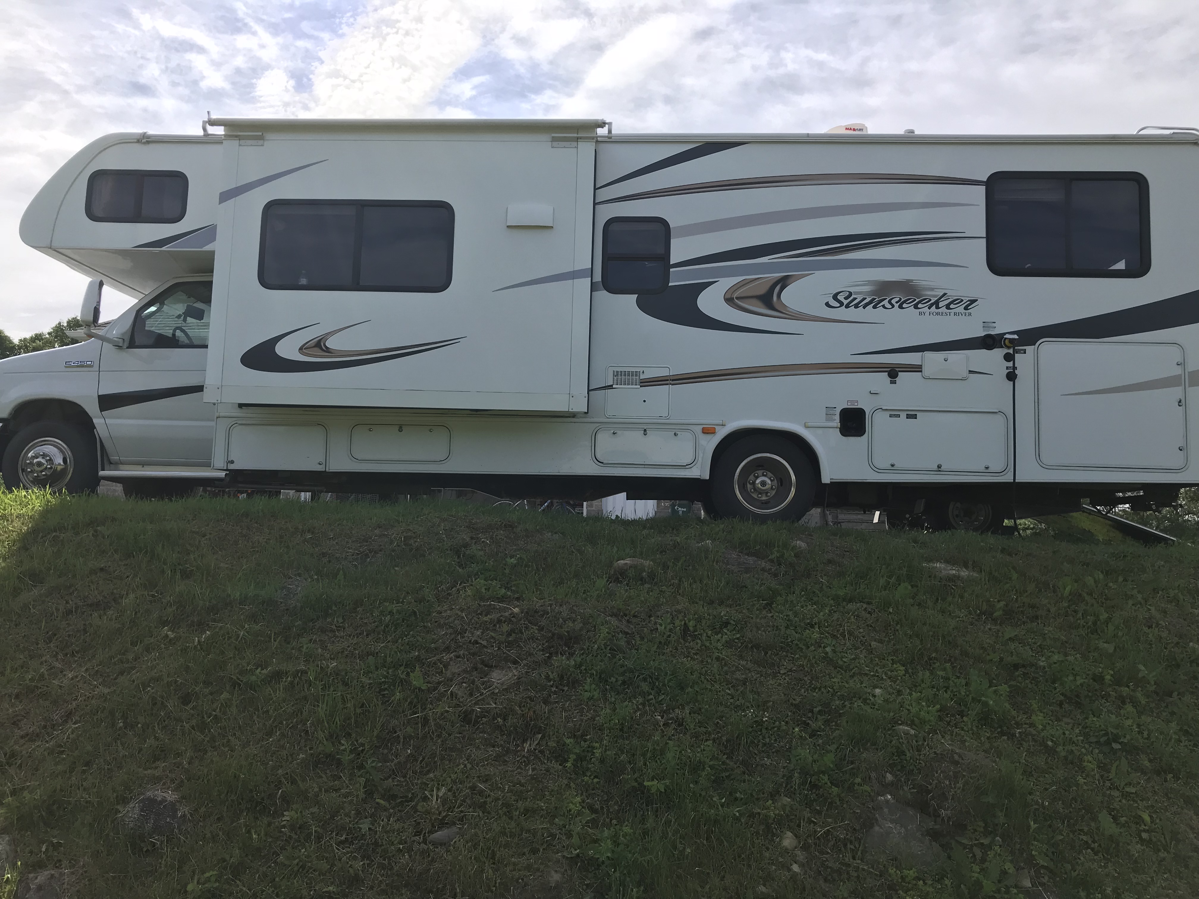 2015 - Forest river sunseeker 3170
