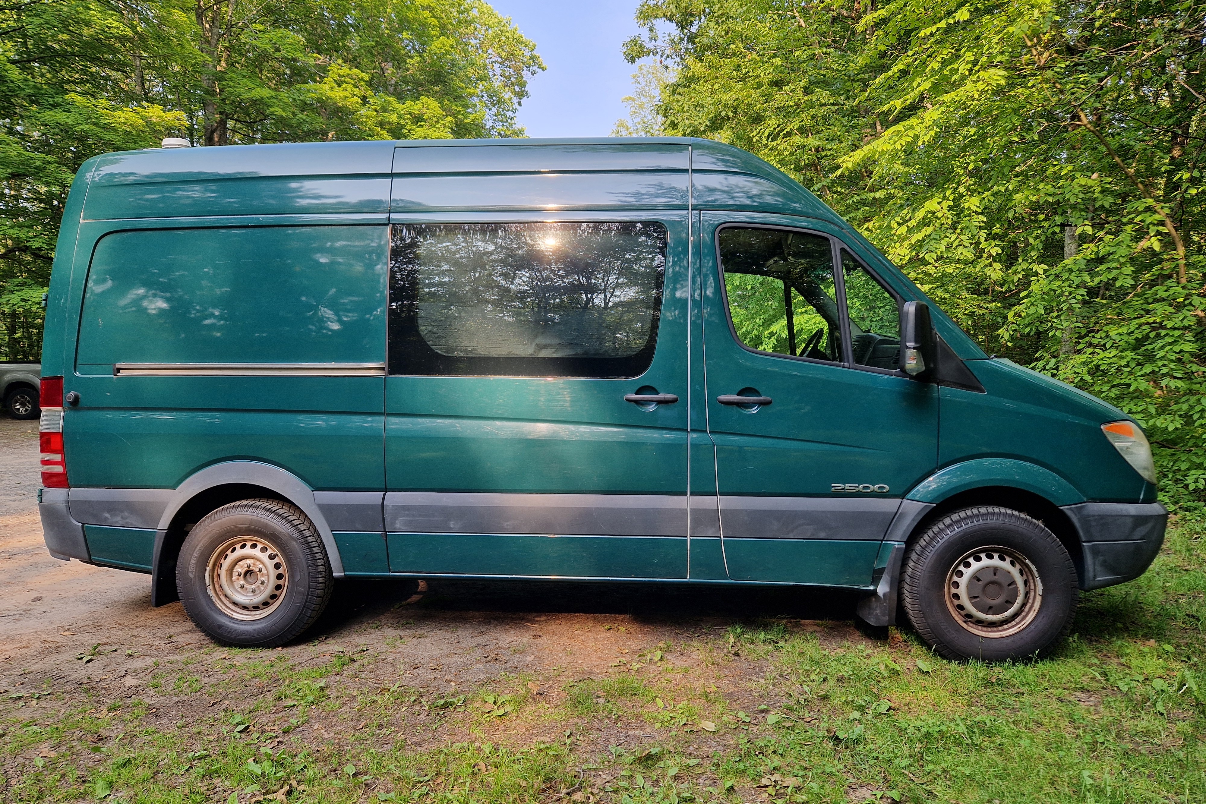 Edgar: Converted Sprinter Van * Pet Friendly *