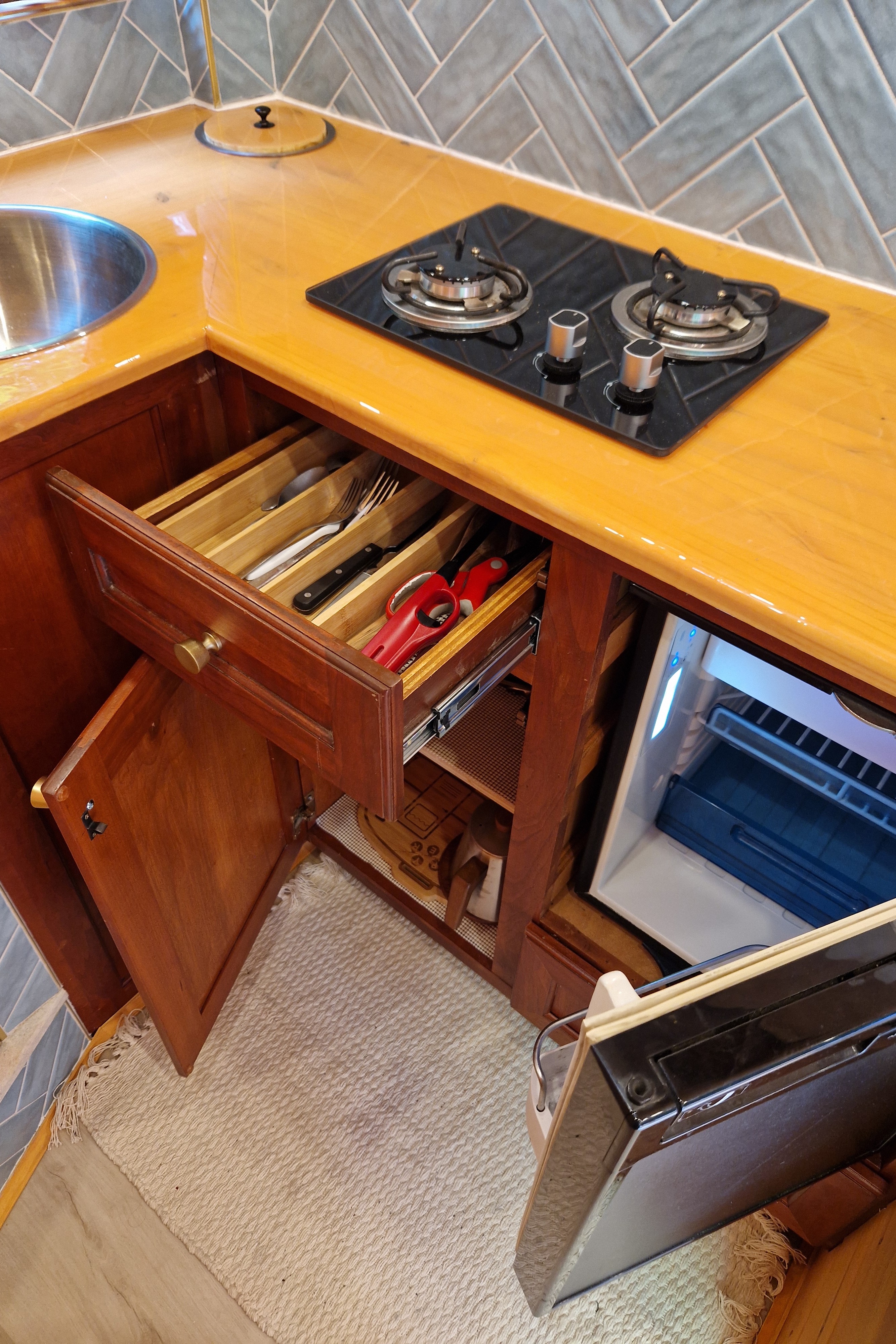 Edgar: Converted Sprinter Van * Pet Friendly *