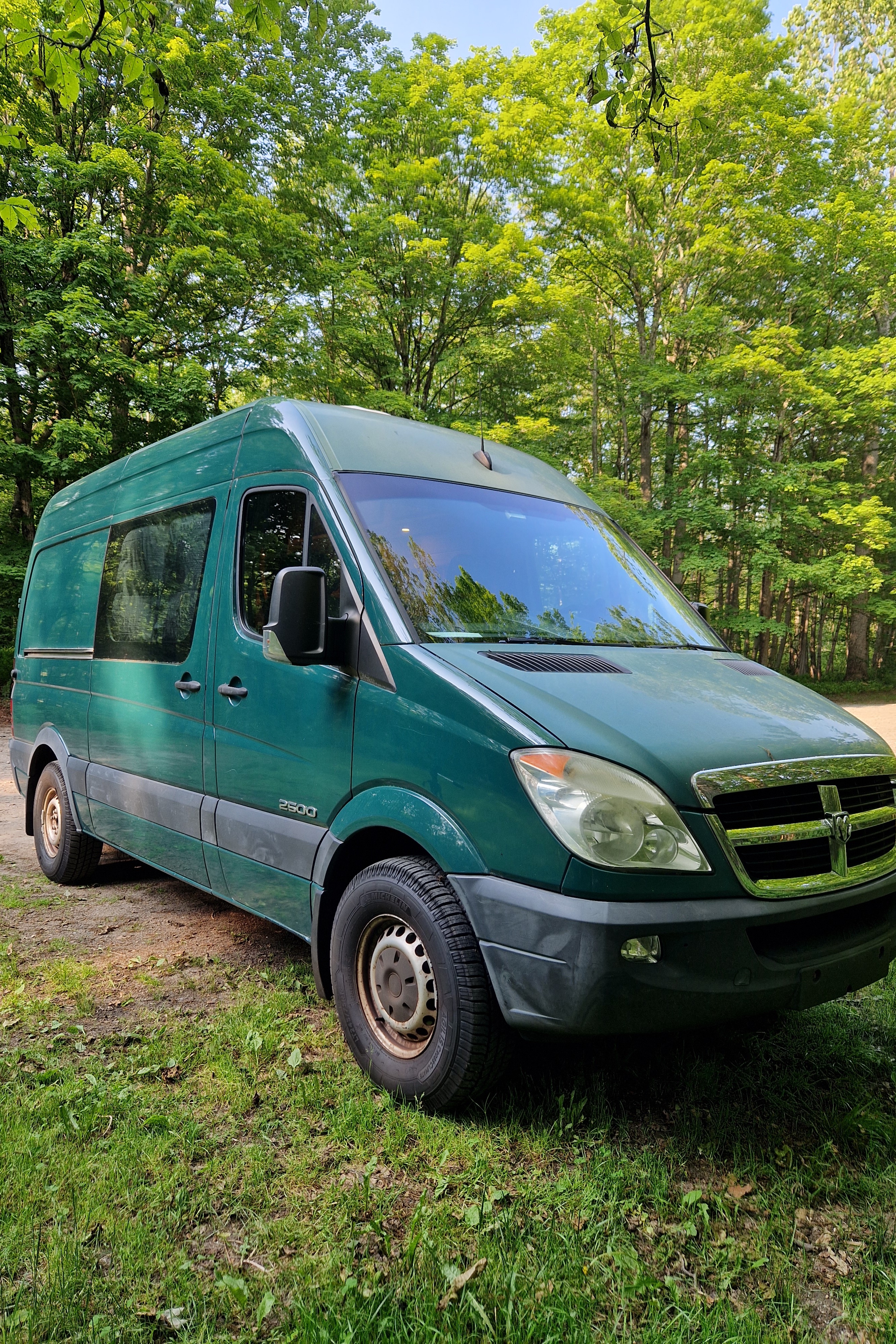 Edgar: Converted Sprinter Van * Pet Friendly *