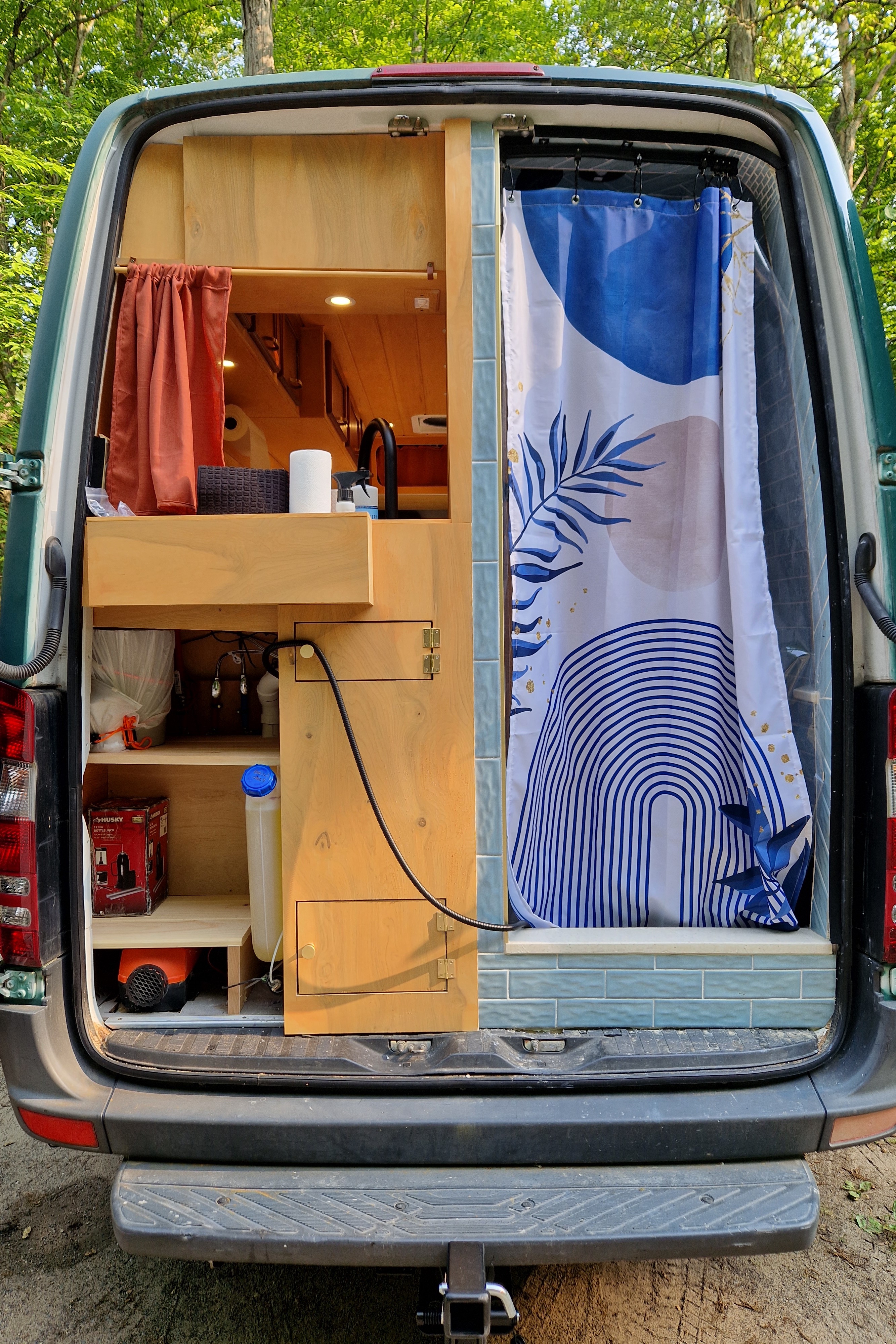 Edgar: Converted Sprinter Van * Pet Friendly *