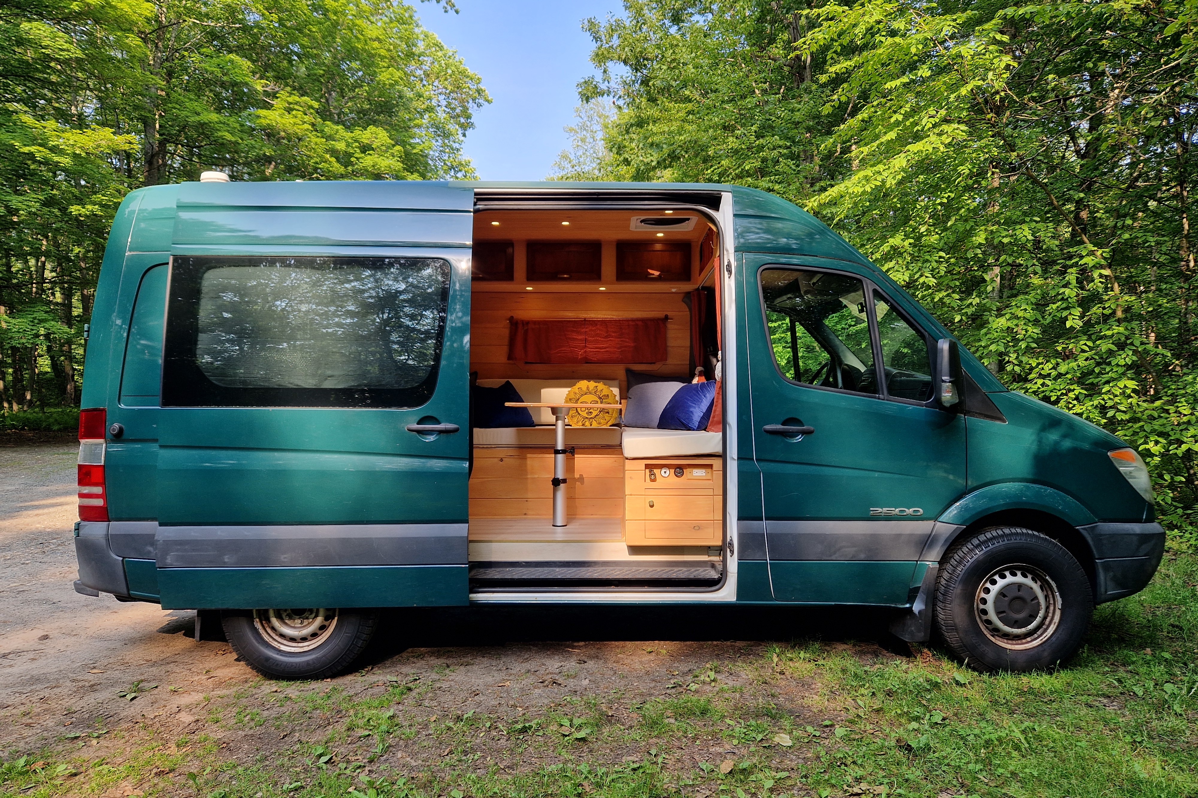 Edgar: Converted Sprinter Van * Pet Friendly *