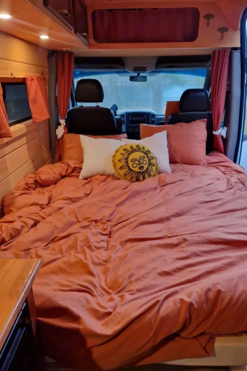 Edgar: Converted Sprinter Van * Pet Friendly *