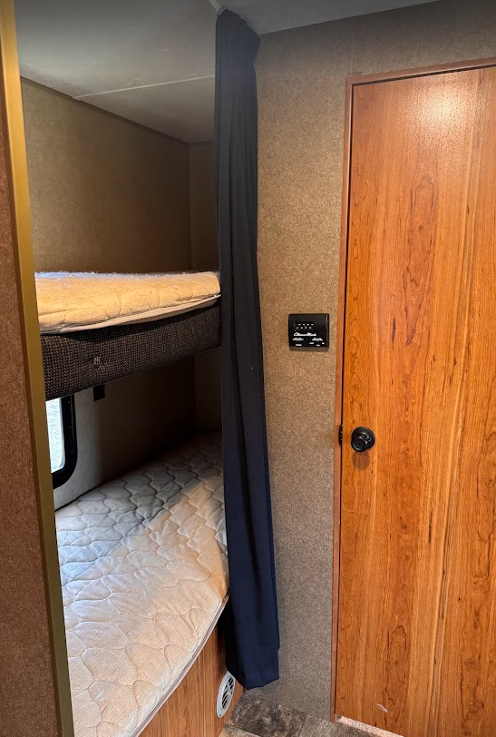 Shelley's Starcraft 25BHS AR-ONE-MAX Travel Trailer