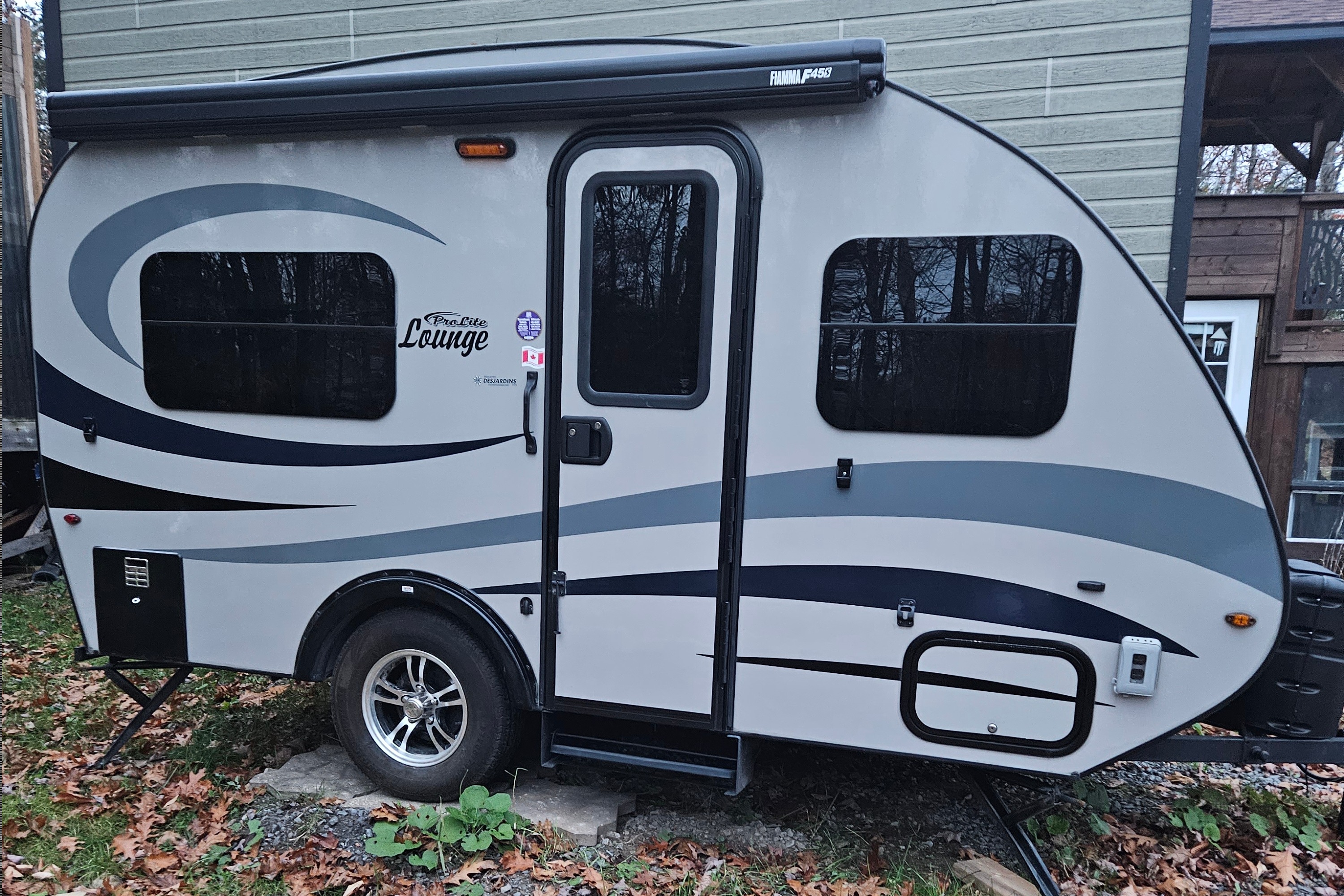 Roberto's Prolite Prolite lounge Travel Trailer