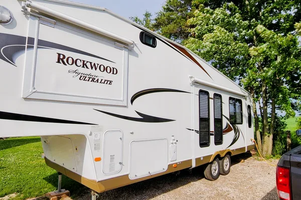 Patricia's Rockwood by Forest River Signature ULTRALITE Fifth Wheel