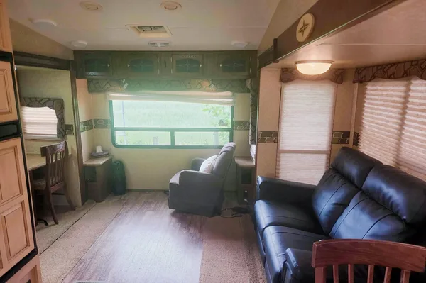 Patricia's Rockwood by Forest River Signature ULTRALITE Fifth Wheel