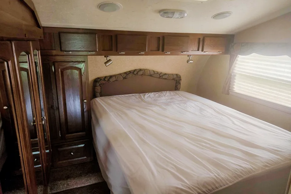 Patricia's Rockwood by Forest River Signature ULTRALITE Fifth Wheel