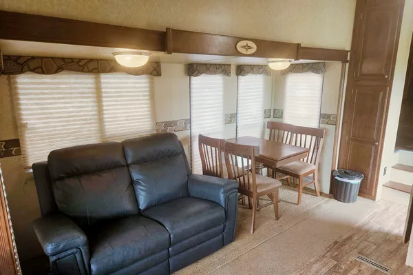 Patricia's Rockwood by Forest River Signature ULTRALITE Fifth Wheel