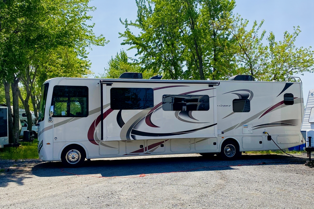 2018-Thor Hurricane Motorisé (Classe A) - Tout équipé pour des vacances magnifiques
