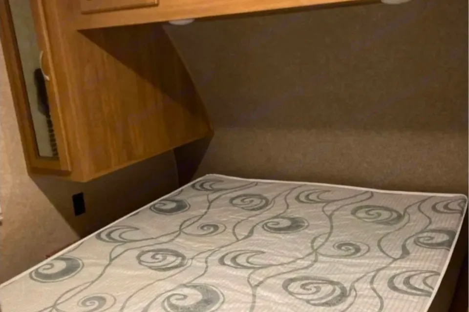 BIG Family Fun, Year Round Coachmen Catalina Legacy Edition Travel Trailer