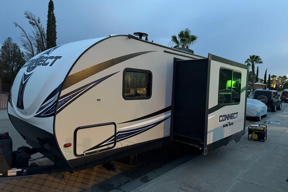 KZ connect 241 bhk Travel Trailer