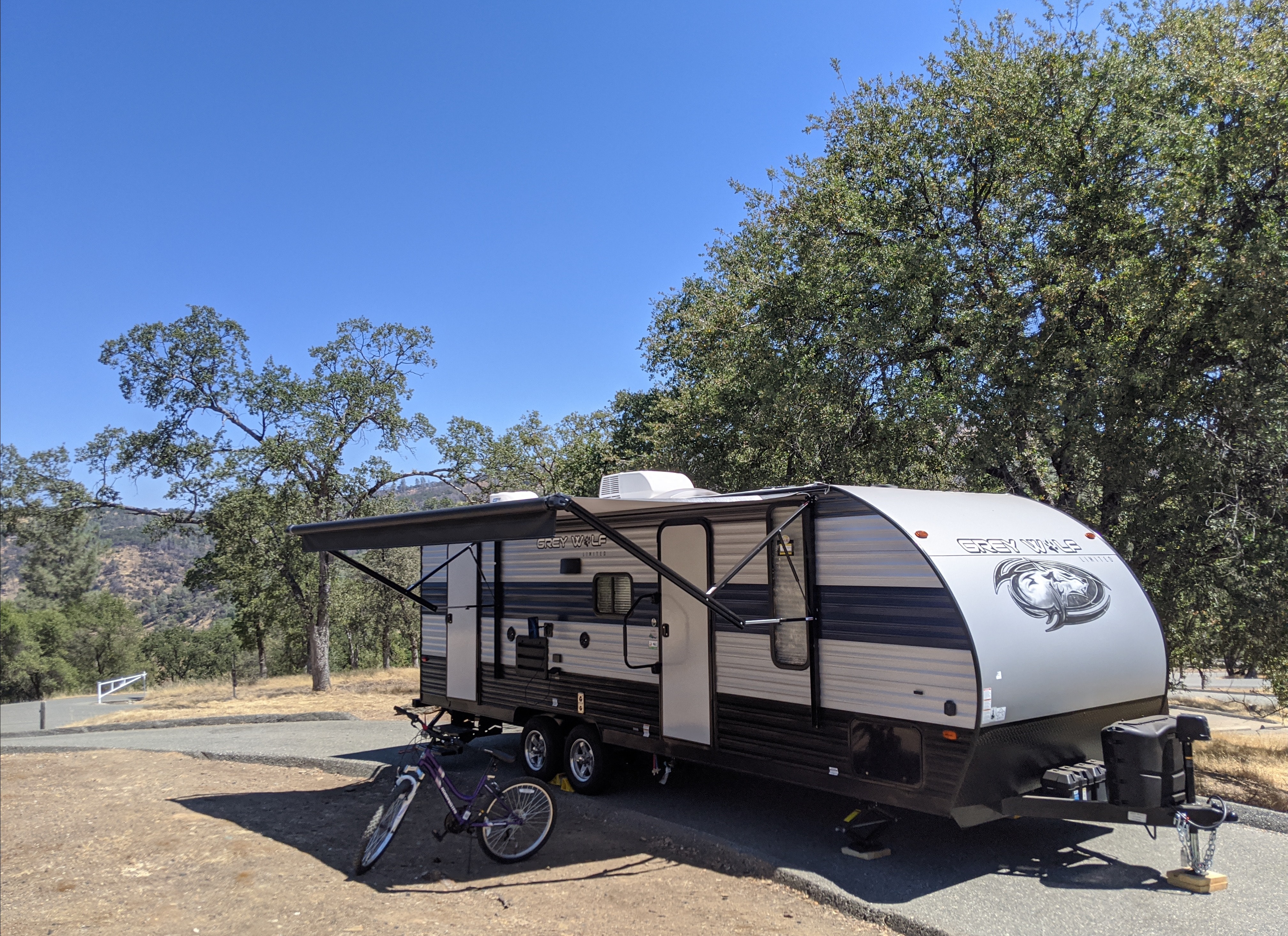23 ft 1 Queen bed with Bunkbeds family friendly Travel Trailer