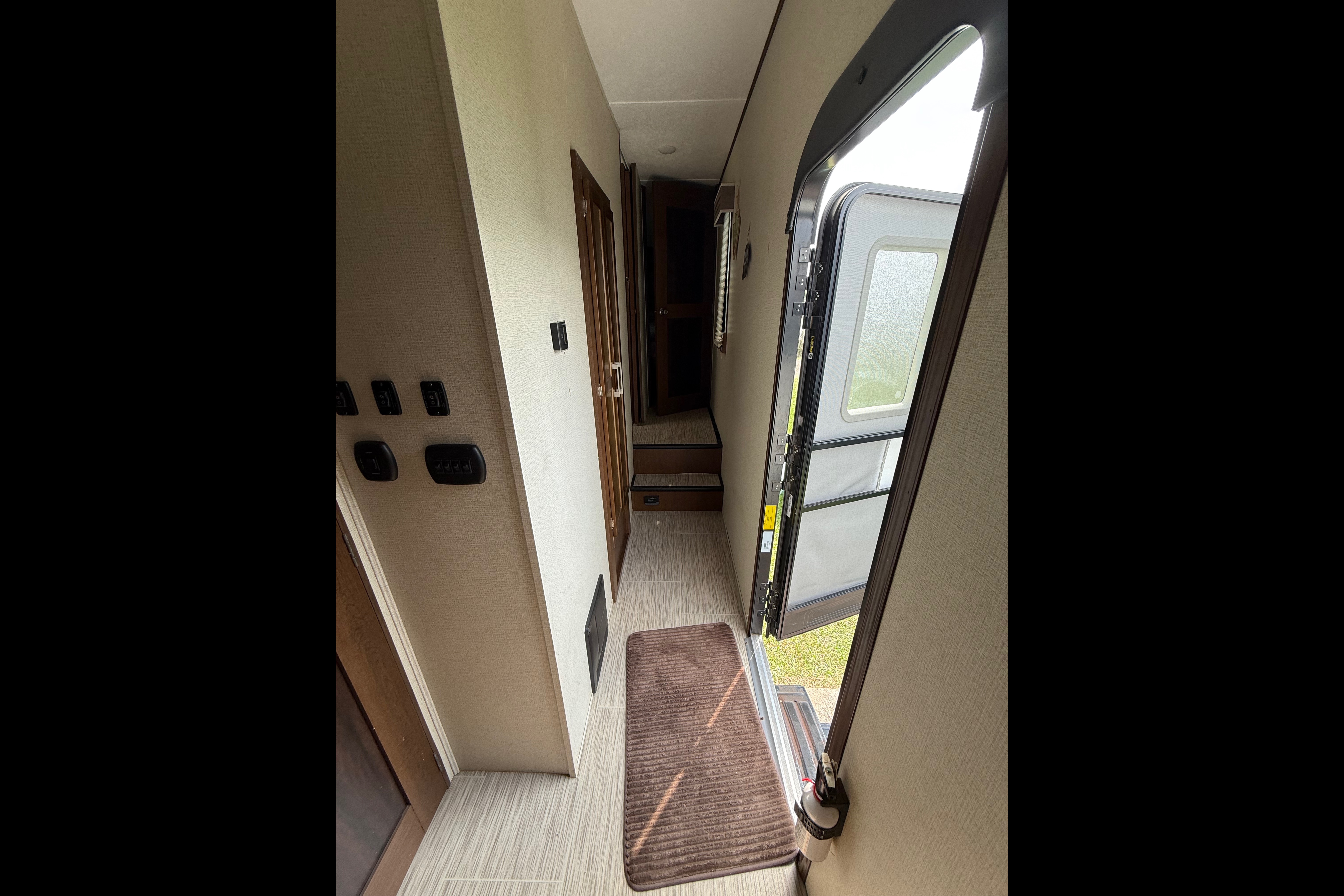 Kyle's Prime Time Crusader Lite Fifth Wheel