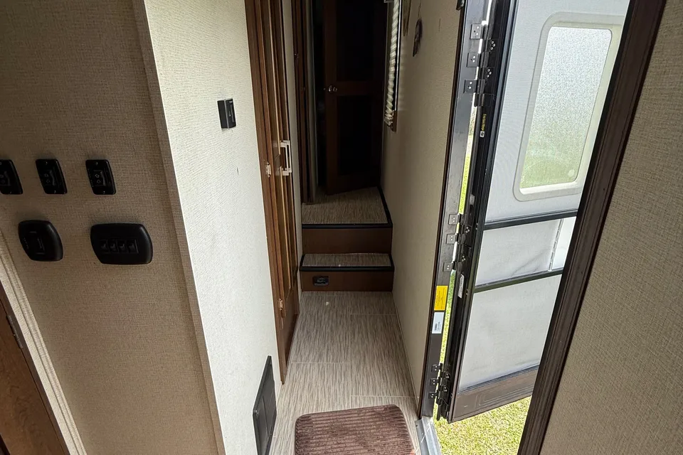 Kyle's Prime Time Crusader Lite Fifth Wheel