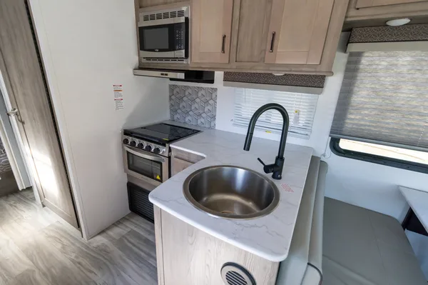 The Weekender! Great RV for Beginners 6280LE - 38132