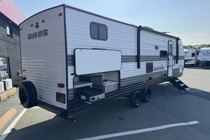 Your Family Vacation Spot / Grand River 32BRE Travel Trailer