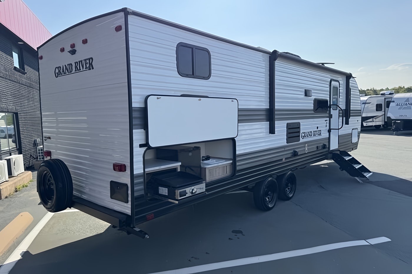 Your Family Vacation Spot / Grand River 32BRE Travel Trailer