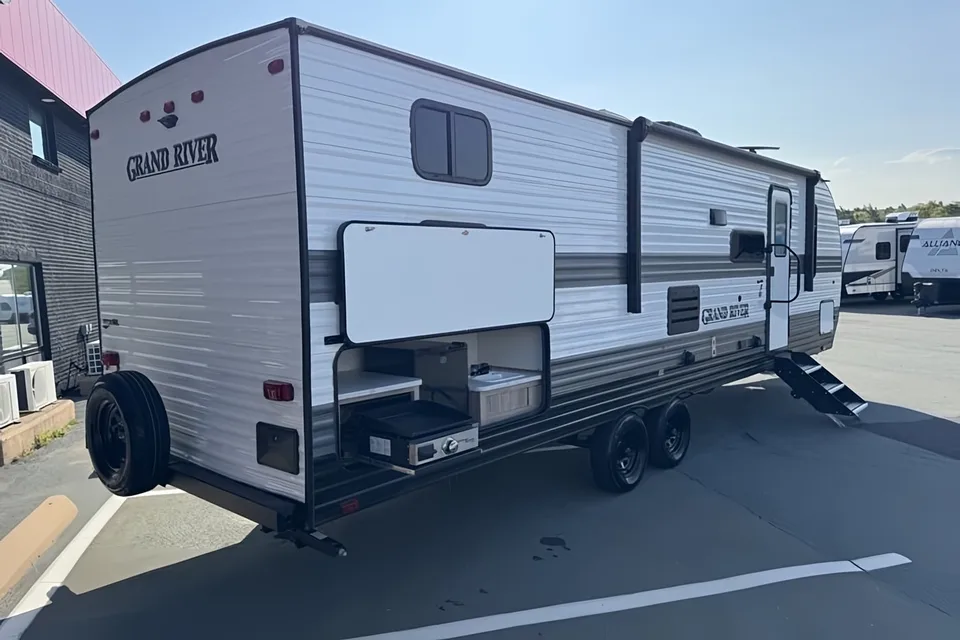 Your Family Vacation Spot / Grand River 32BRE Travel Trailer