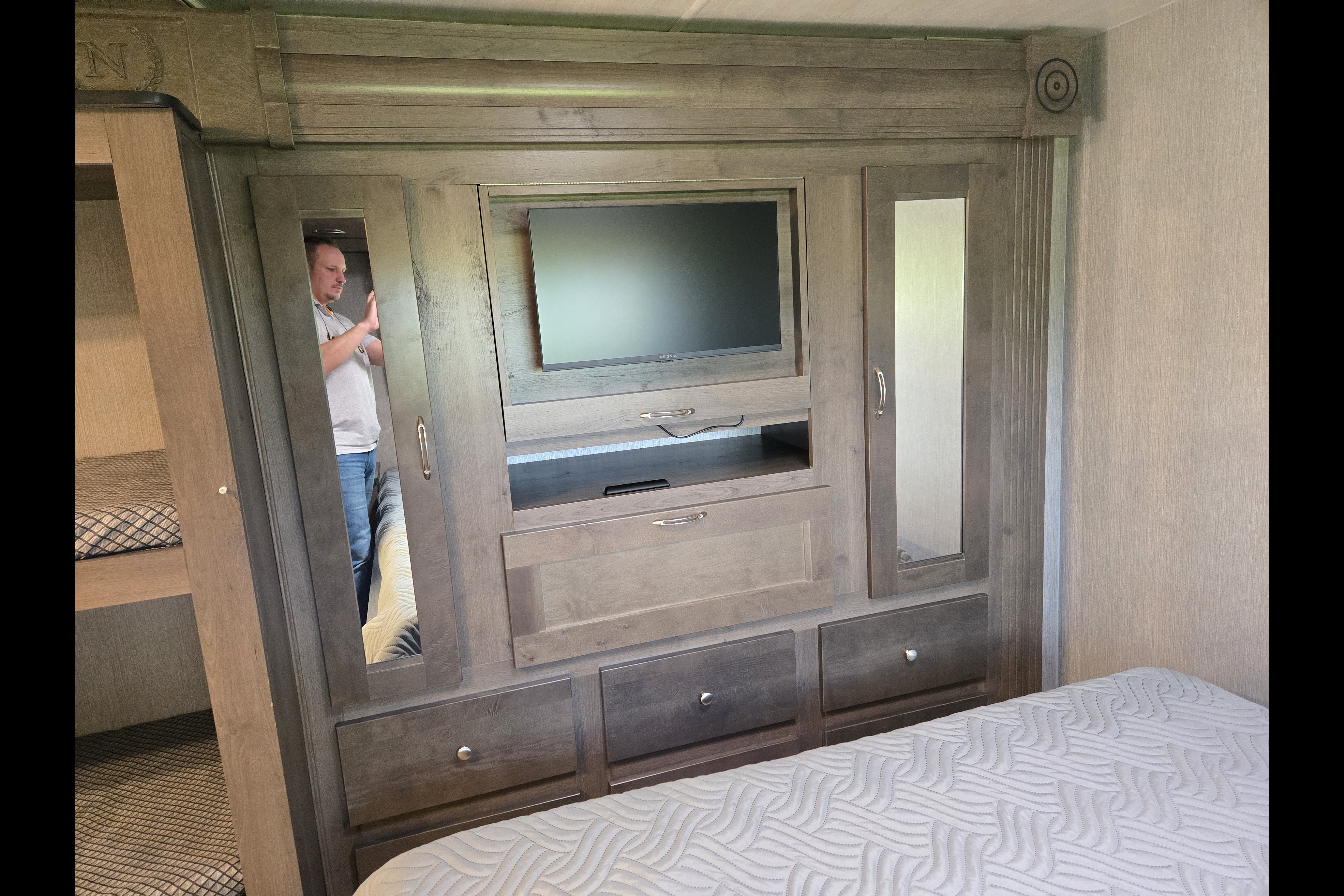 32' Bunkhouse | Bunks + Smart TVs | Pet/Smoke-Free