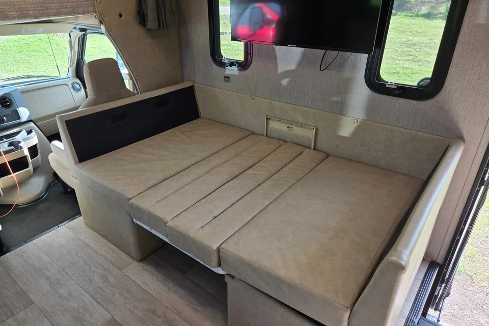 32' Bunkhouse | Bunks + Smart TVs | Pet/Smoke-Free