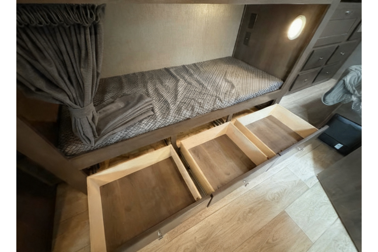 32' Bunkhouse | Bunks + Smart TVs | Pet/Smoke-Free