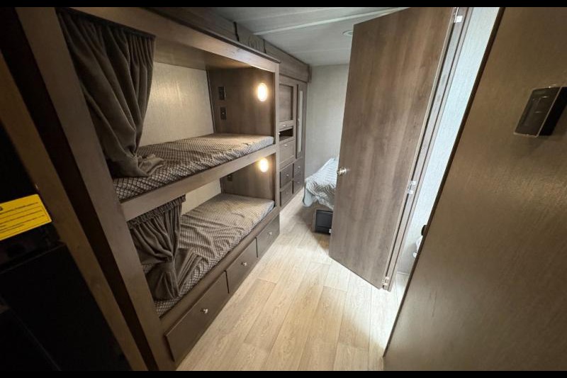 32' Bunkhouse | Bunks + Smart TVs | Pet/Smoke-Free