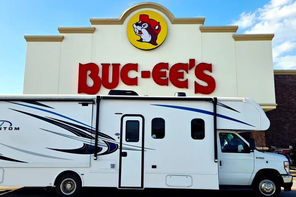 32' Bunkhouse | Bunks + Smart TVs | Pet/Smoke-Free