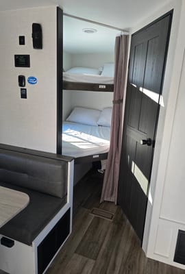 Tate and Allison's Venture Stratus 302VBH Travel Trailer