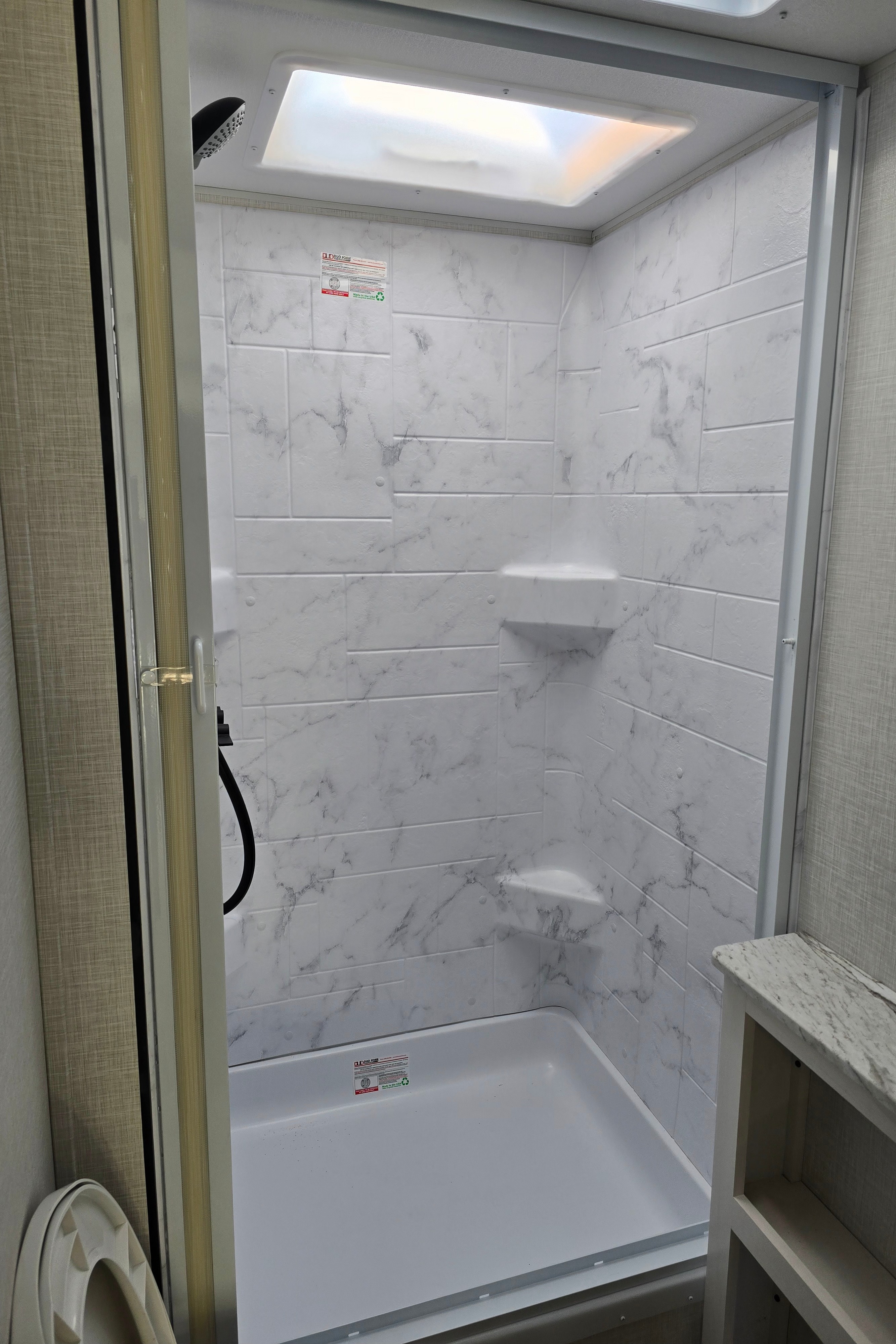 Tate and Allison's Venture Stratus 302VBH Travel Trailer