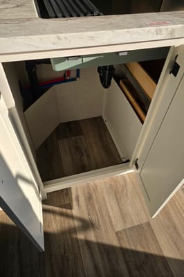 Tate and Allison's Venture Stratus 302VBH Travel Trailer