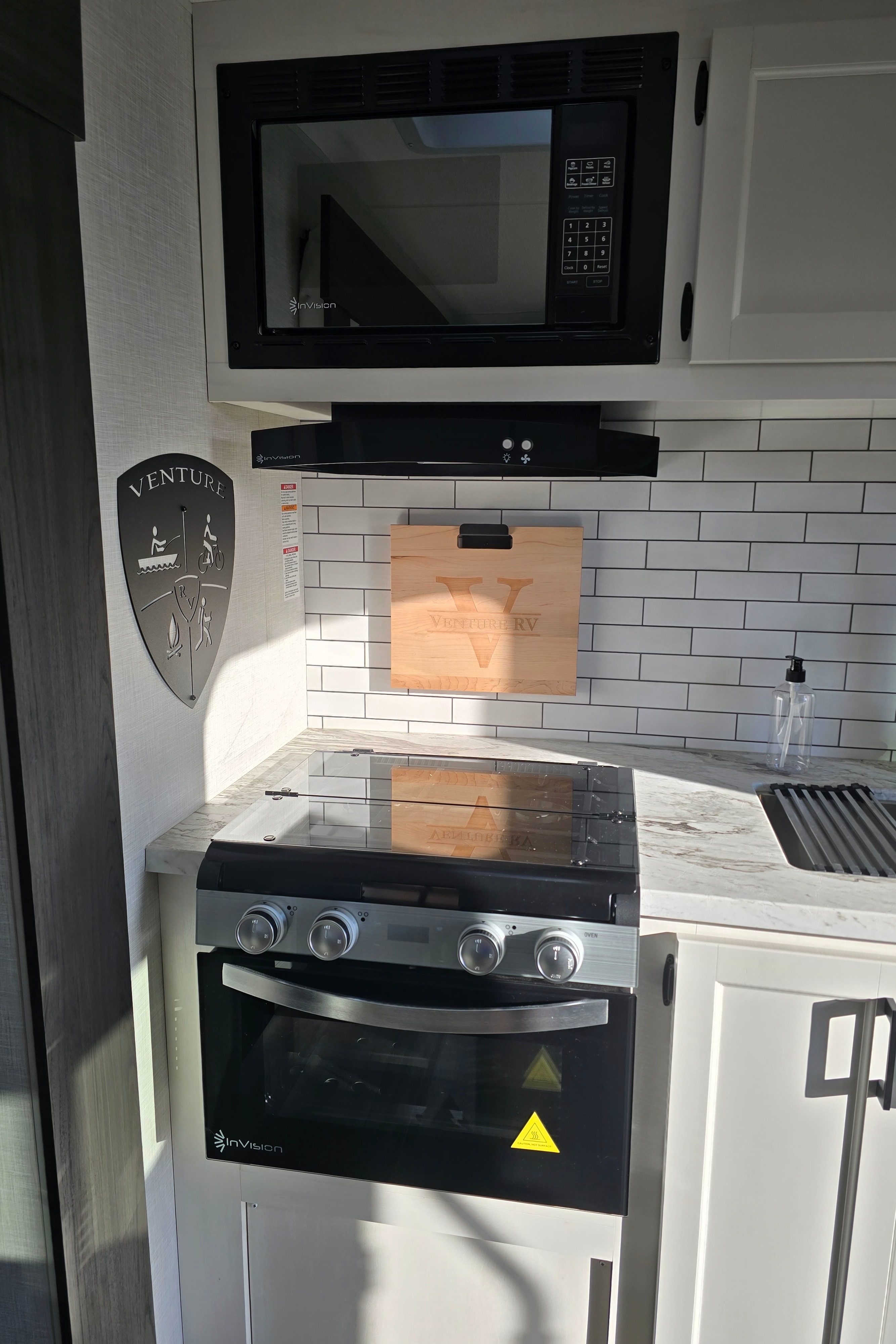 Tate and Allison's Venture Stratus 302VBH Travel Trailer