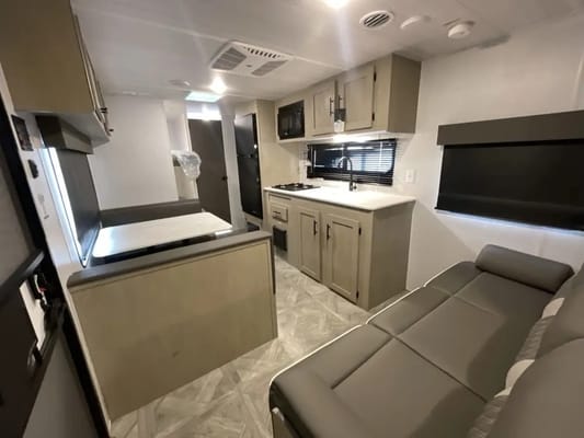 2024 Salem Sleeps 8 With Bunk Beds & Solar!