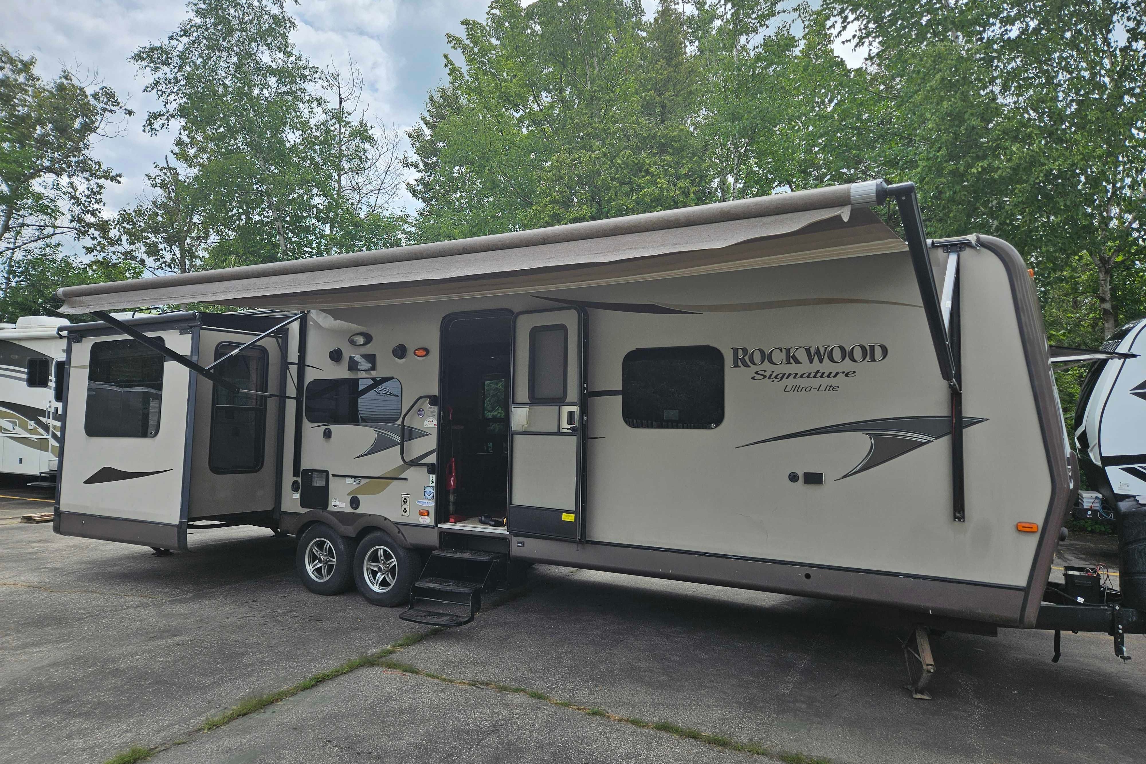 Steve 's Forest River Rockwood Signature Ultra lite Travel Trailer