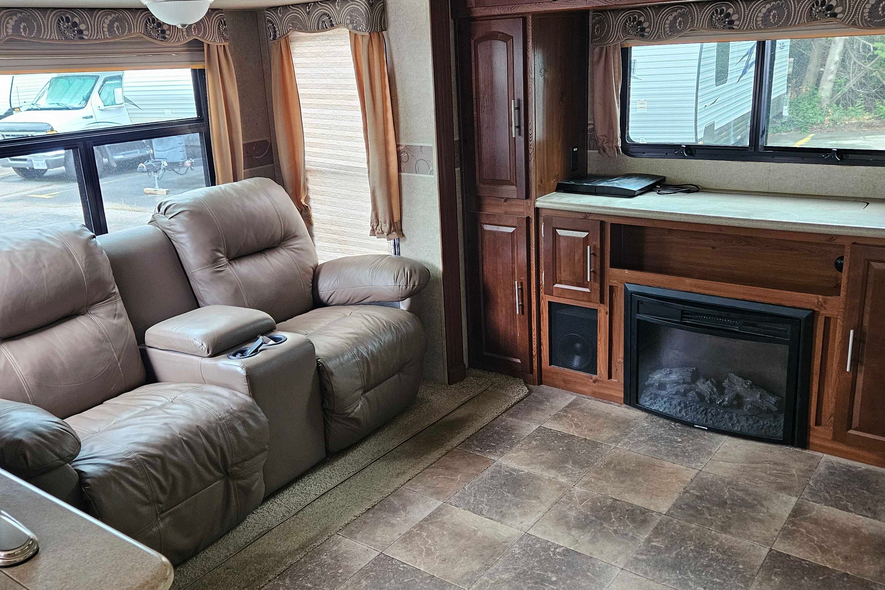 Steve 's Forest River Rockwood Signature Ultra lite Travel Trailer
