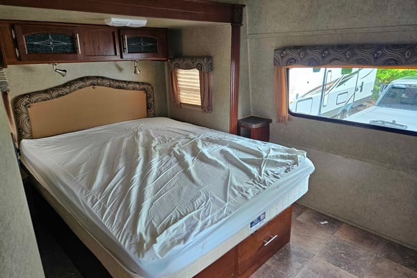 Steve 's Forest River Rockwood Signature Ultra lite Travel Trailer
